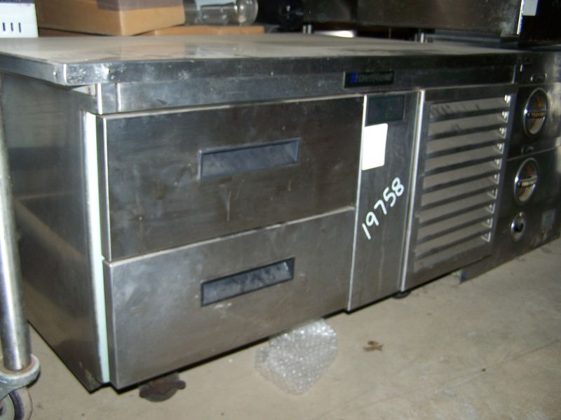 DELFIELD 2 DRAWER REFRIGERATED CHEF BASE ON CASTERS