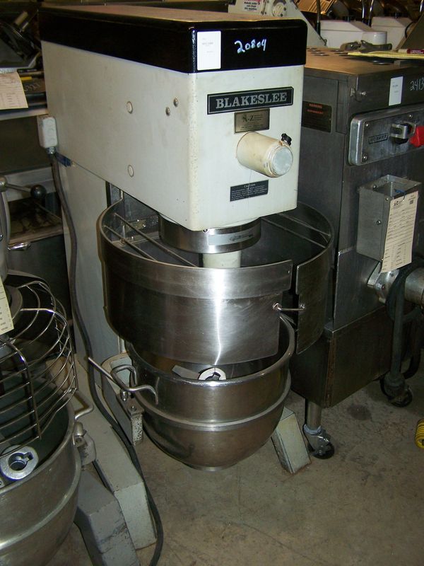 BLAKESLEE 60 QUART MIXER WITH BOWL HOOK WHIP AND BOWL GUARD