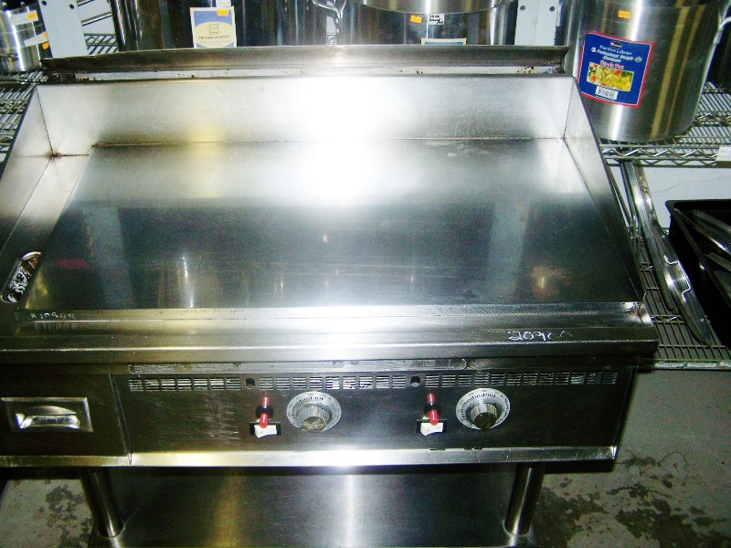 KEATING MIRACLEAN 36 IN GRIDDLE W/STAND ON CASTERS