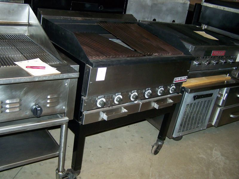 GARLAND CHAR BROILER ON STAND WITH CASTERS NSF