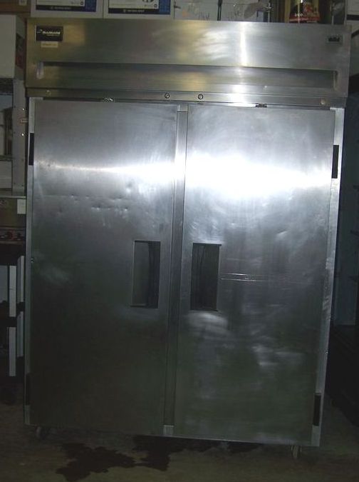 DELFIELD 2 DOOR PASS THROUGH FREEZER ON CASTERS - Click Image to Close