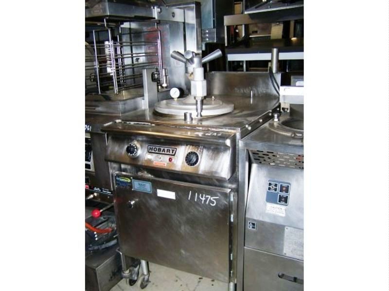 HOBART PRESSURE FRYER NAT. GAS ON CASTERS - Click Image to Close