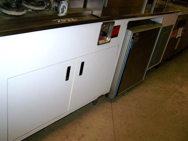 APW WYOTT STAINLESS STEEL COUNTERTOP WITH 8 1 / 2 BS 4 ELEC OUTL