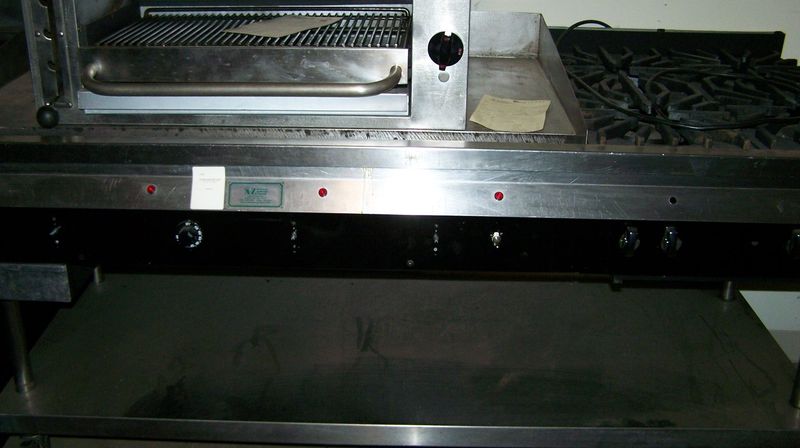 WOLF REGENCY 48 IN GRIDDLE W/4-BURNER HOTPLATE ON STAND W/UNDERS - Click Image to Close
