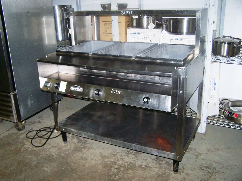VOLLRATH 3 WELL HOT FOOD TABLE WITH S/S UNDERSHELF AND SERVING S - Click Image to Close