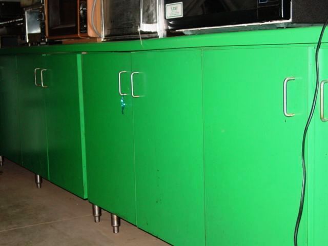GREEN COUNTER WITH UNDER STORAGE - 8 DOORS - LEGS - 12 FT 9IN X - Click Image to Close