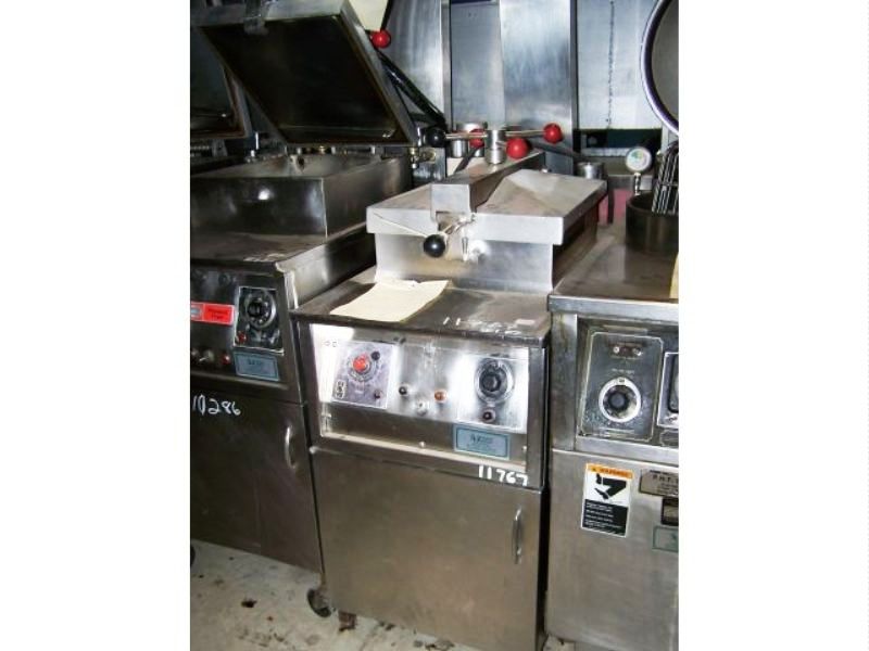 HENNY PENNY PRESSURE FRYER - Click Image to Close