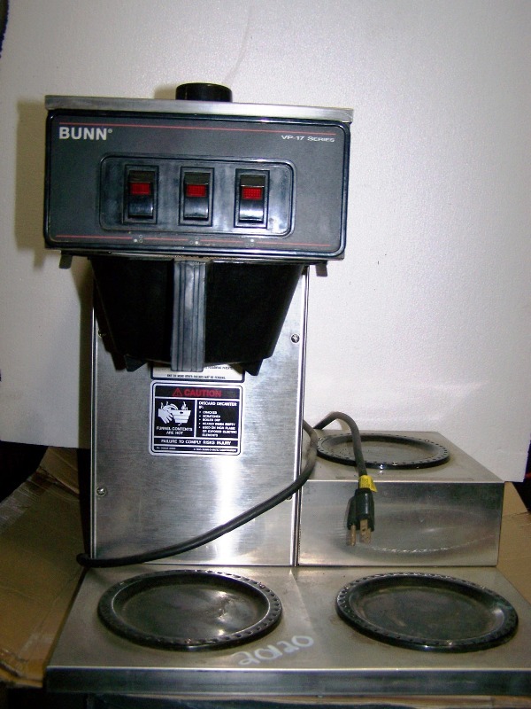 BUNN COFFEE BREWER WITH 2 WARMERS - Click Image to Close