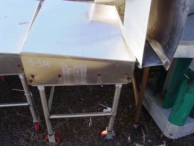 41 X 24 CASH STAND - SLANTED WORK STATION ON CASTERS