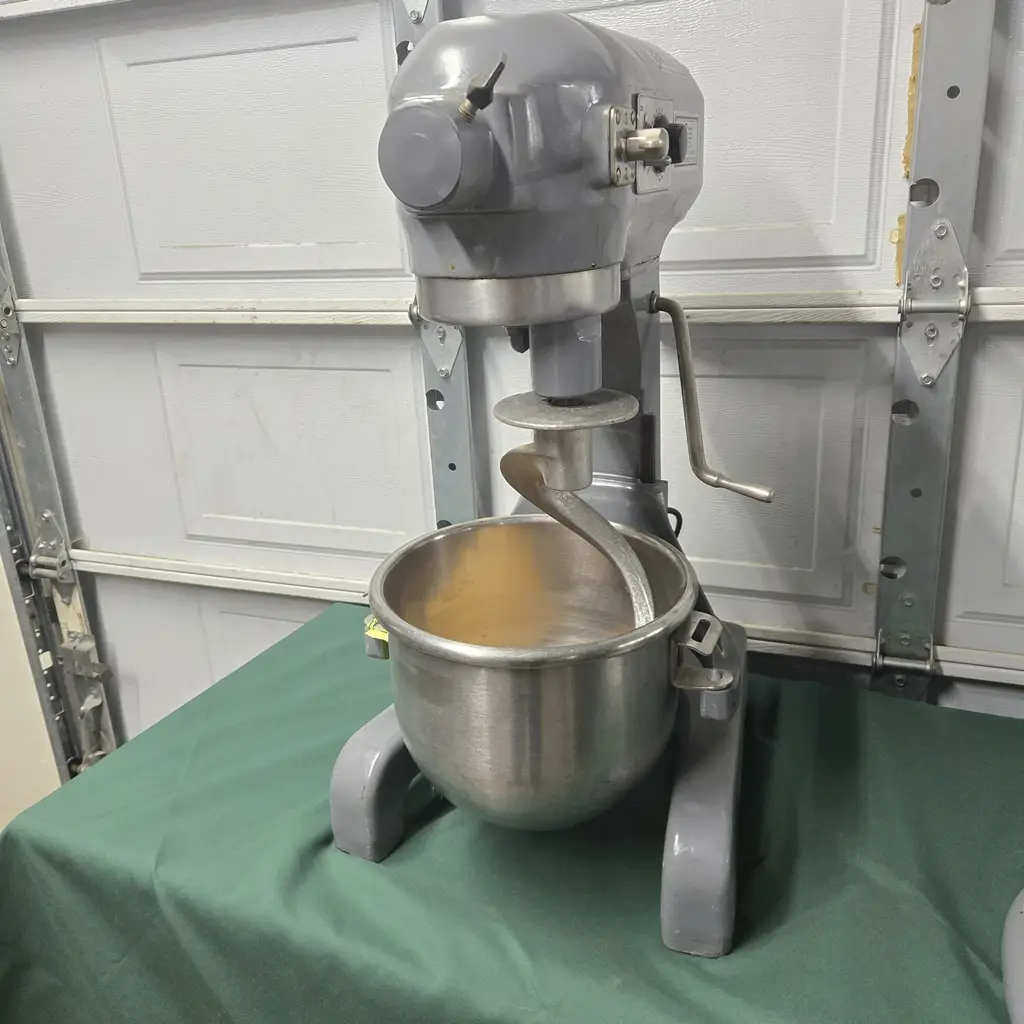 HOBART 20 QT MIXER