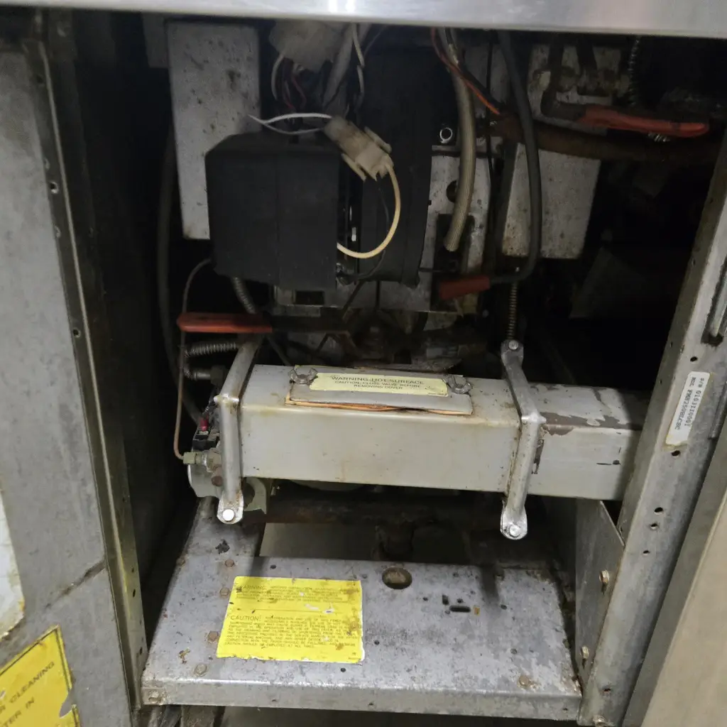 FRYMASTER 4 BASKET FRYER