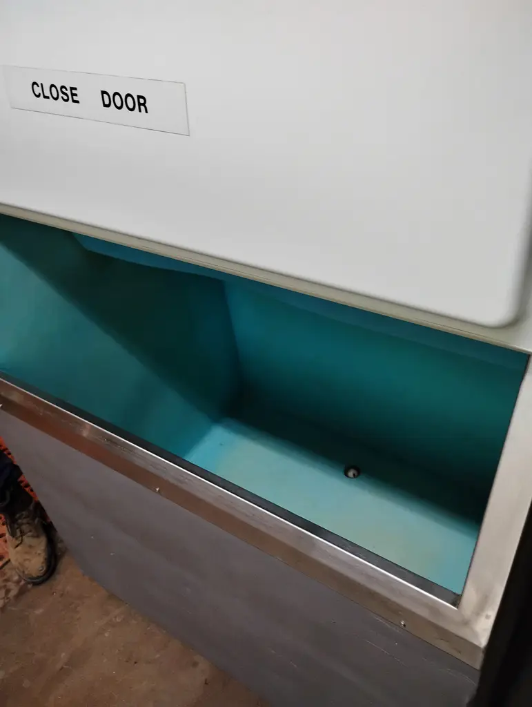 SCOTSMAN 626LB ICE MACHINE