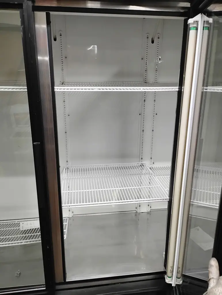 TRUE 3 GLASS DOOR COOLER